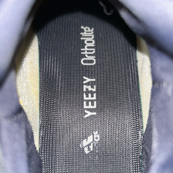 Adidas Yeezy 700 V3 - Picture 9 of 15